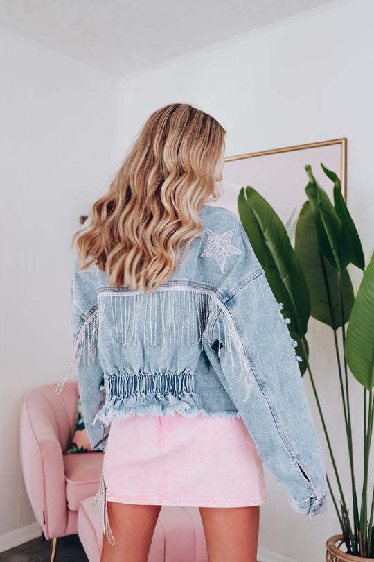 Veste en jean à bords bruts et à pampilles pour femme_voghion.com