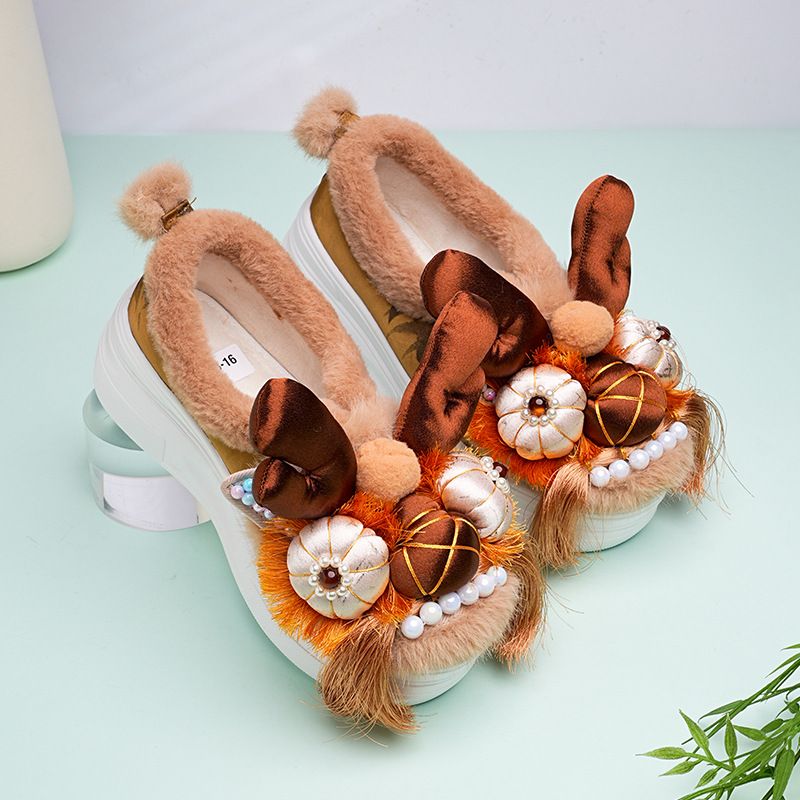 ShoeGlobe Schuhe mit dicker Sohle und Drachenkopf für Erwachsene, höhenverstärkende Retro-Hanfu-Schuhe, handgefertigt im nationalen Trend, bestickt, flauschig_voghion.com