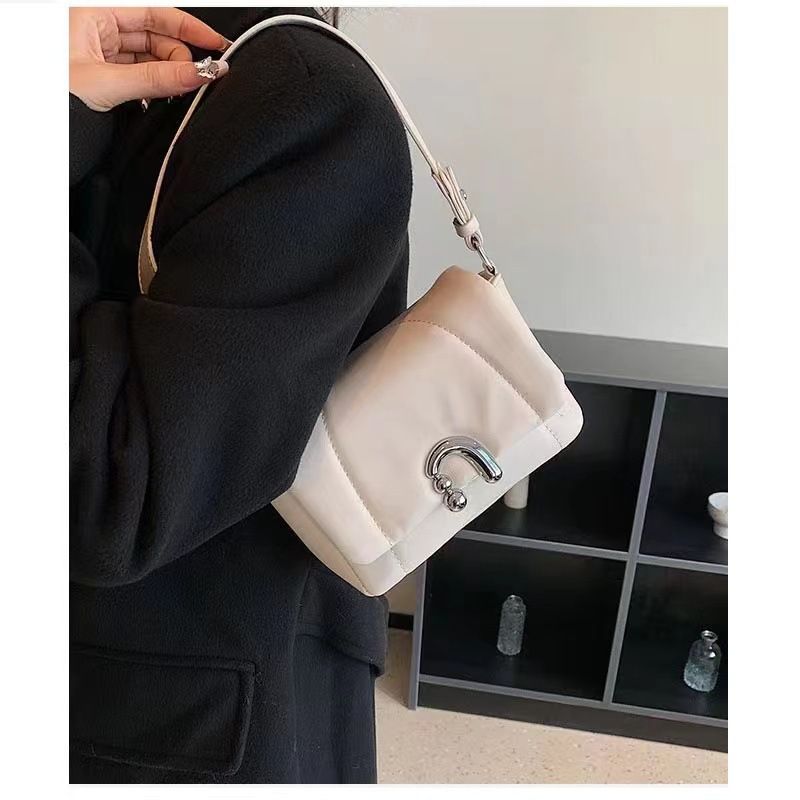 Borsa a tracolla trapuntata alla moda per donna - Elegante mini borsa a tracolla con chiusura magnetica, piccola borsa a mano in rosa, nero e bianco_voghion.com