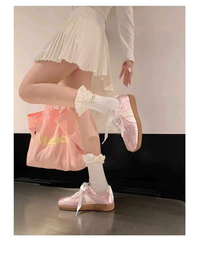 Ballerinarianism 2024 Frühjahr Neue Weiche Sohle Satin Quadratischen Kopf Innen Erhöhen Casual Vielseitige Deutsche Trainingsschuhe für_voghion.com
