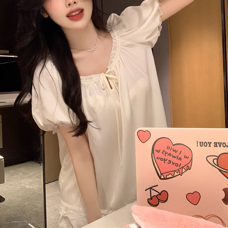 Semplice e dolce pigiama principessa in seta a maniche corte con maniche a palloncino_voghion.com