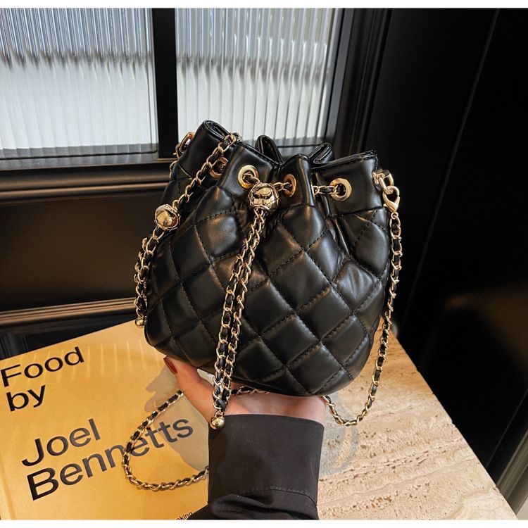 Damen Bucket Bag Diamond Chain Crossbody Bag Kleine Bucket Bag mit Kordelzug Leichte, luxuriöse, runde Bucket Bag Umhängetasche Crossbody Bag Frau_voghion.com