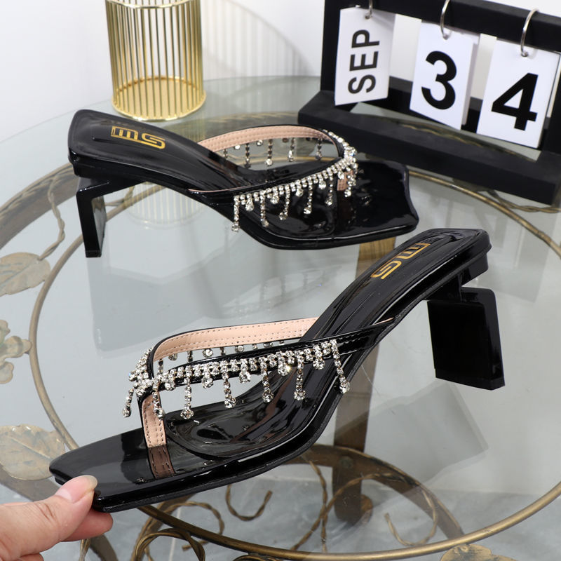 Tongs à chevrons à la mode 2024 avec clips, talons épais, chaînes en strass pour vêtements d'extérieur, pantoufles de mode,_voghion.com