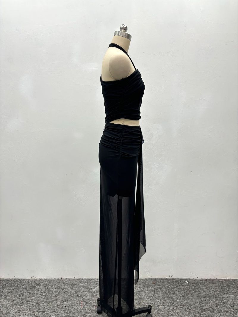 Completo due pezzi da donna sexy ed elegante, aderente, con top monospalla e gonna divisa, tinta unita_voghion.com