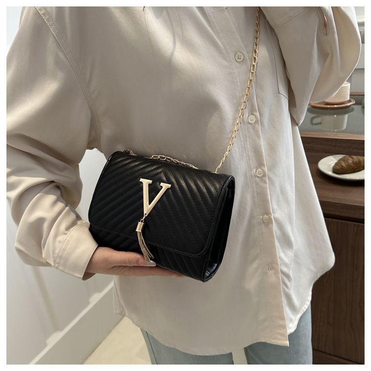 Borsa a tracolla con decorazione a V con nappe ricamate, semplice e versatile, da donna, modello 2024_voghion.com