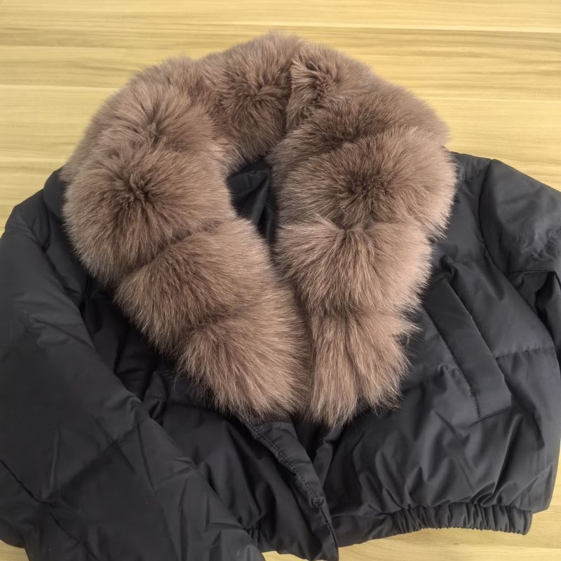 Piumino corto da donna con collo oversize in pelliccia di volpe - Cappotto invernale alla moda con piumino d'anatra bianca, pelliccia staccabile, vestibilità ampia, vari colori_voghion.com
