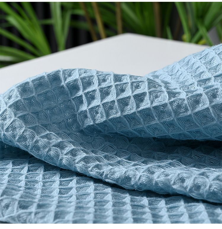 A-klassi puhtast puuvillast vahvliga vannirätik. Puhast puuvillast kärgstruktuuriga täiskasvanute vannirätik. Imab vett ja on kergesti kuivatatav._voghion.com