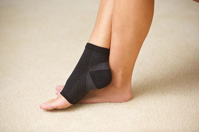 Anti-Fatigue Compression Ankle Sock for Improved Circulation, Swelling Relief, Plantar Fasciitis Relief and Tired Feet_voghion.com