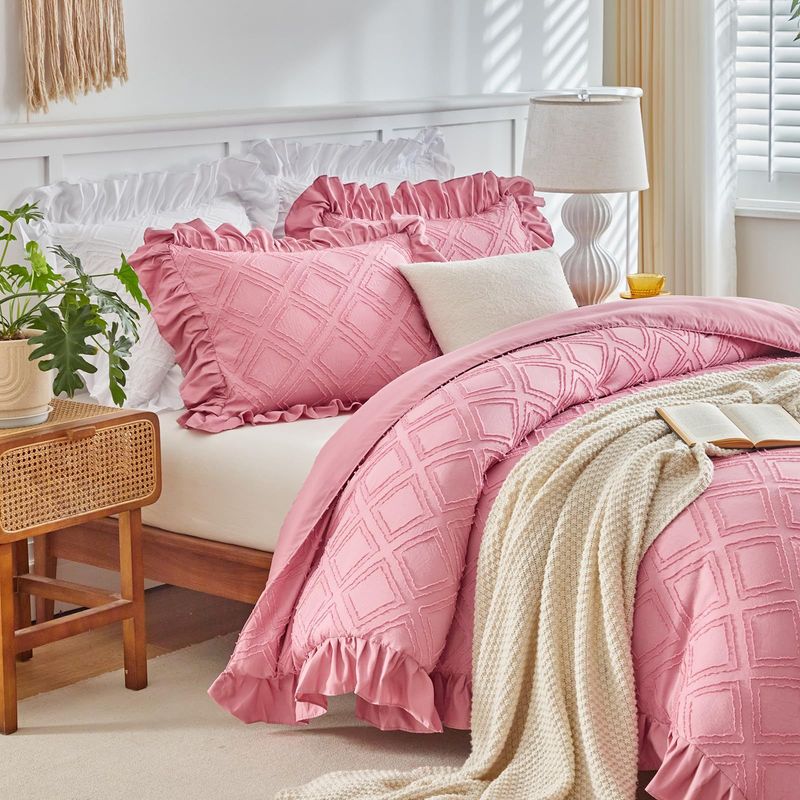 Pink Diamond Tufted Cut-Out Quilt Set With Ruffled Edge - Polyester Comforter_voghion.com