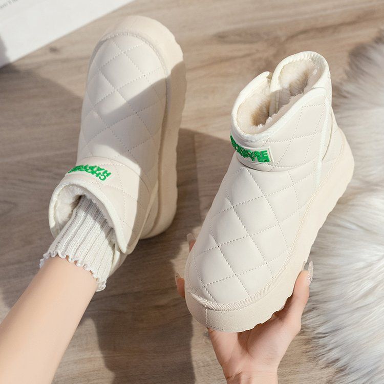 Step on white thick soled snow boots for women, winter with plush and thickened 2024 new warm cotton shoes_voghion.com