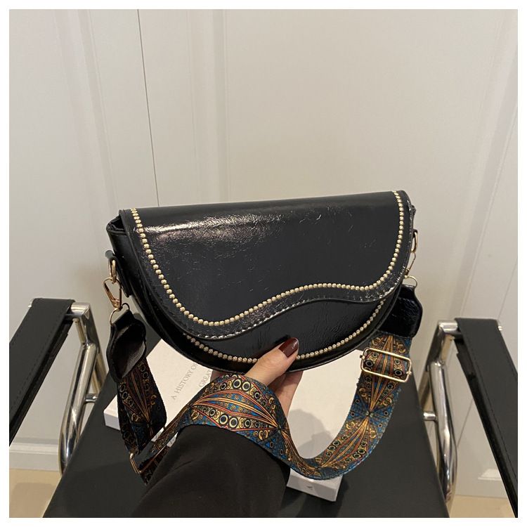 2025 Solid Color New Trendy Fashionable Simple Textured Wide Strap Crossbody Shoulder Women's Saddle Bag_voghion.com