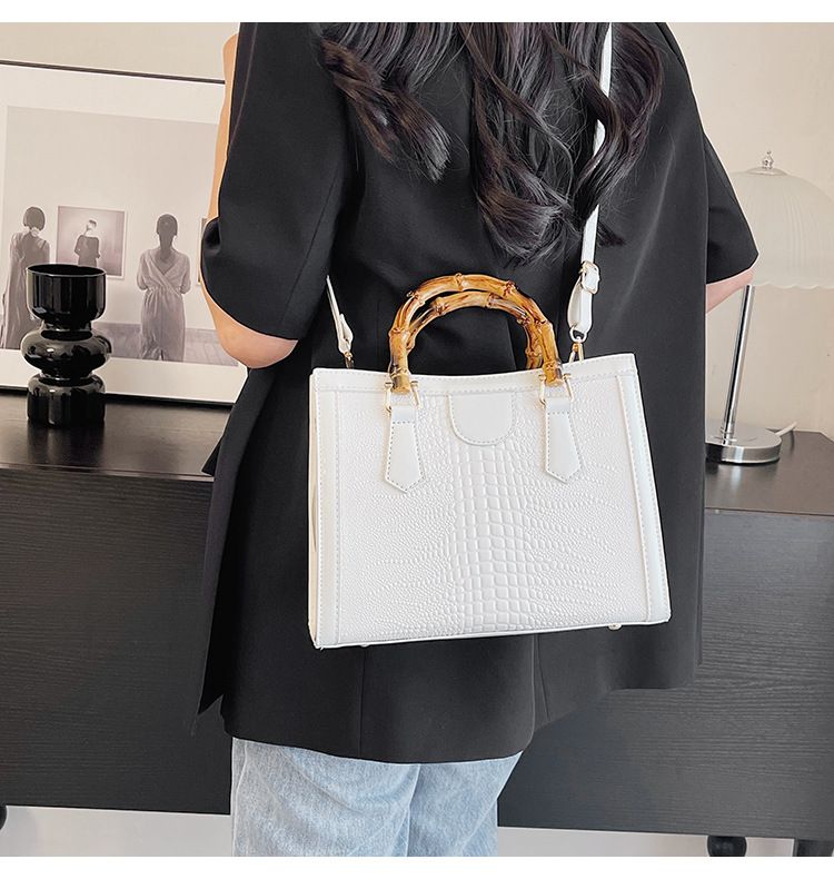 2024 New Tote Bag Women's Bag Foreign Trade Leisure Large Capacity Crocodile Pattern Bag Women's Bamboo Handbag_voghion.com