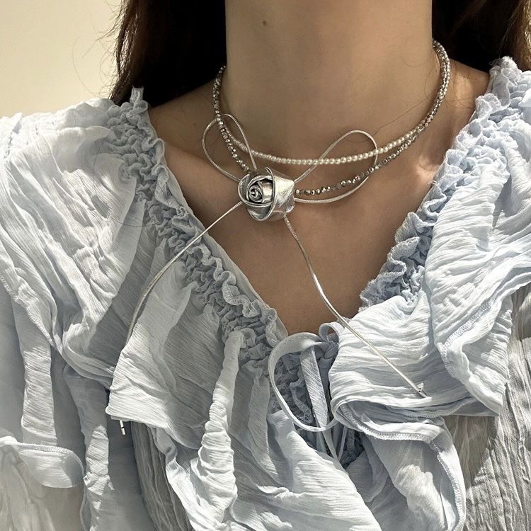 Collana di cristallo con fiocco di fiori a doppio strato in stile coreano con temperamento dal design semplice, catena per clavicola, alla moda e_voghion.com