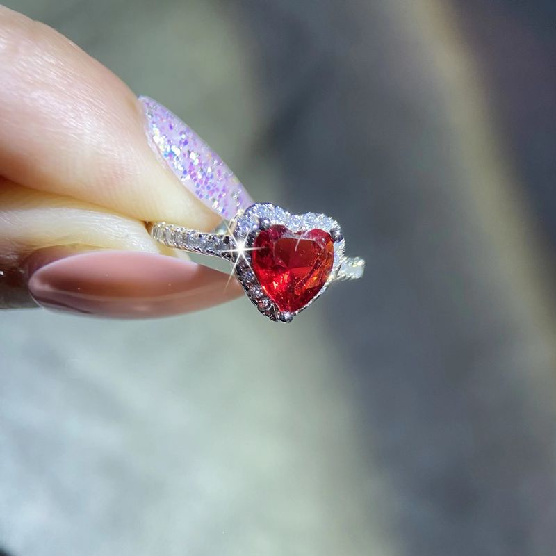 Heißer Verkauf Weiß Kupfer Schmuck Exquisite Intarsien Blau Herzförmigen Saphir Ring Weibliche Farbe Roten Edelstein Ring_voghion.com