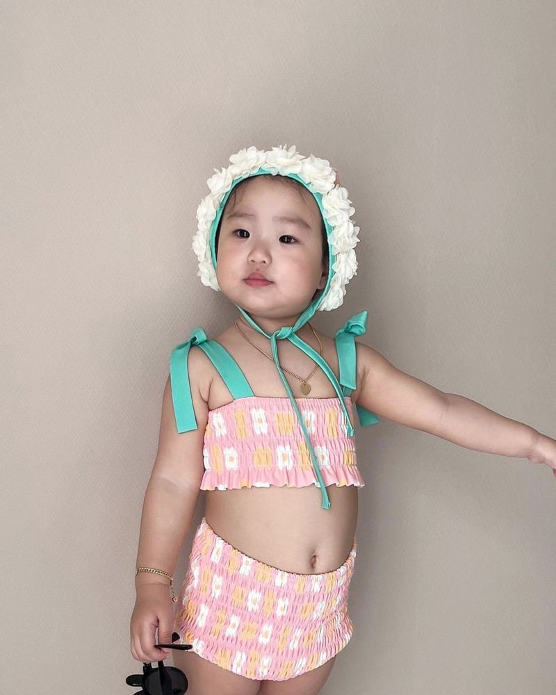 Adorable maillot de bain fleuri pour bébé fille avec bonnet – Tissu en soie lait douce, design coréen élégant pour 0 à 4 ans_voghion.com