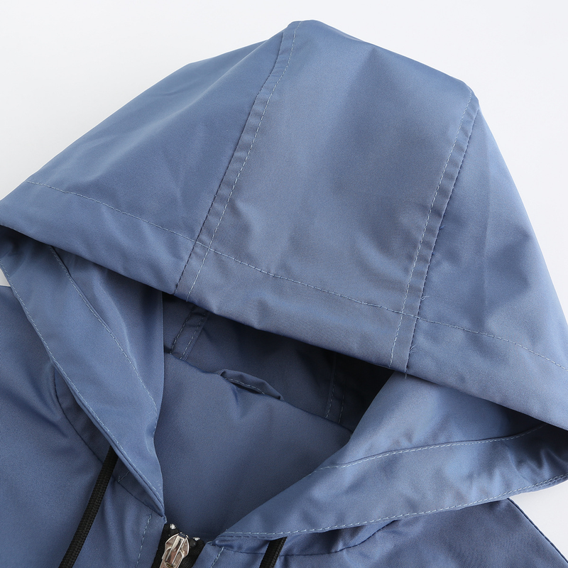 2022 Frühling und Herbst Neue dünne Kapuzen-Trenchcoat für Frauen mit Farbblock-Langarm-Reißverschluss-Kordelzugjacke 517_voghion.com