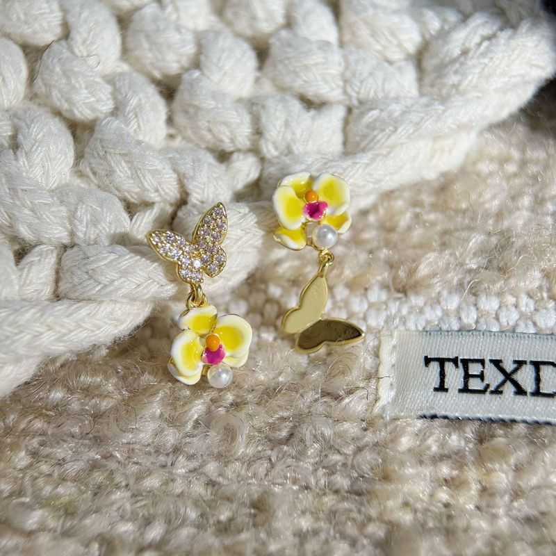 Temperamento carino, design semplice con fiore a forma di cuore da ragazza, orecchini di lusso in zircone, orecchini di lusso leggeri e di alta qualità_voghion.com