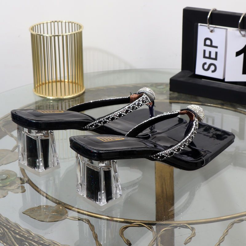 Große Damenschuhe, Hausschuhe mit quadratischer Clip-Zehe und Fischgrätenmuster, dicke High Heels, Lackleder, vielseitig einsetzbar_voghion.com