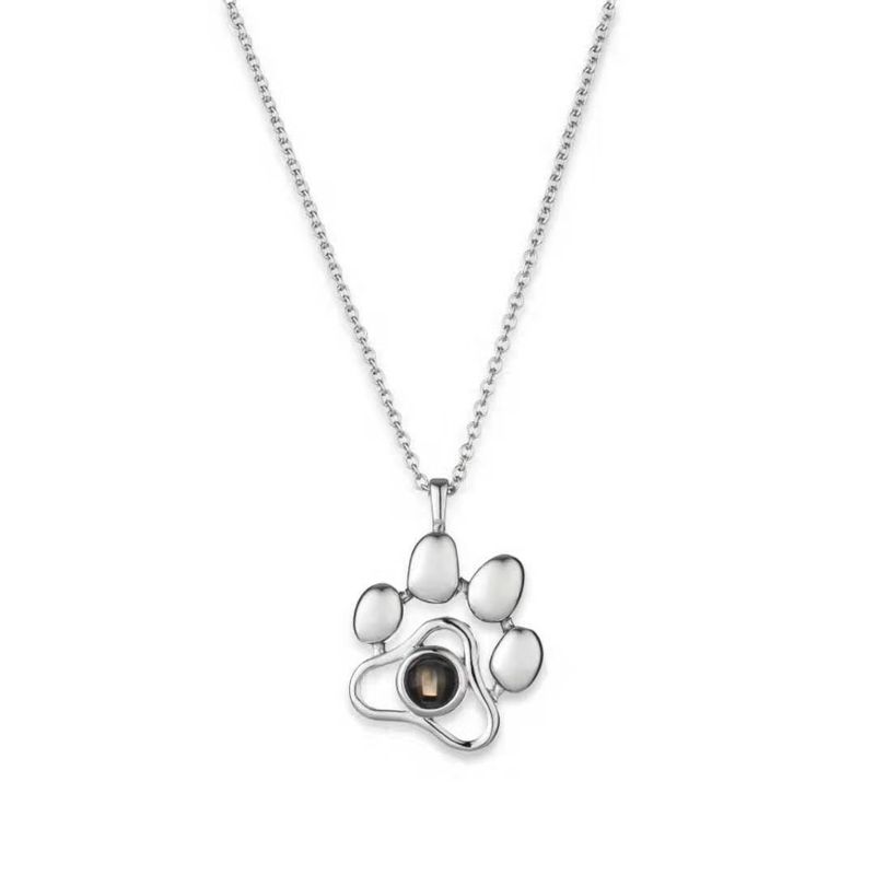 Nuovo prodotto Collana con proiezione "Ti amo" in 100 lingue, simpatica targhetta per cani con impronta di zampa e catena per clavicola_voghion.com