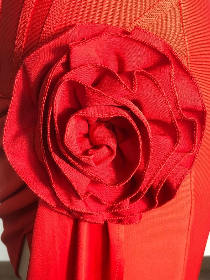 Abito rosso francese con fiori tridimensionali, gonna avvolgente da festa, abito corto_voghion.com