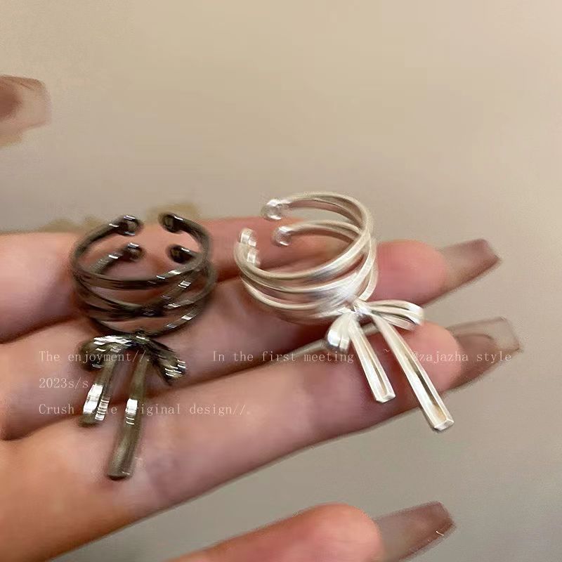 Kall distanserad fransk rosett och bandöppning, kvinnlig nischdesign med avancerad justerbar pekfingerring, unik_voghion.com