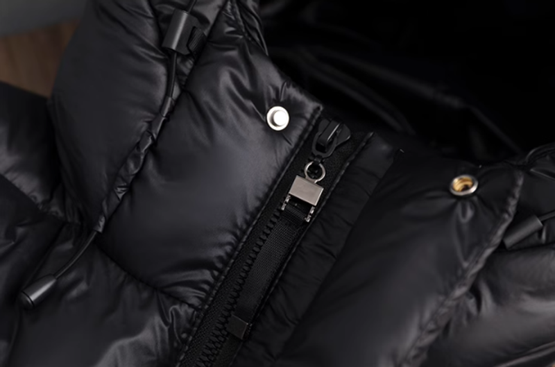 Damenbekleidung schwarz-goldene, neue, nationale Standard-Daunenjacke aus weißer Ente, mittellang, für Damen mit winddichter Kapuze_voghion.com