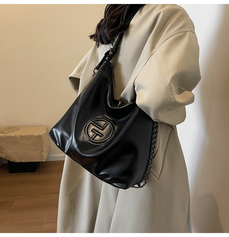2024 Light Luxury Creative Women's New Cool And Trendy Saddle Bag Fashion Large Capacity Shoulder Bag Solid Color Handbag_voghion.com