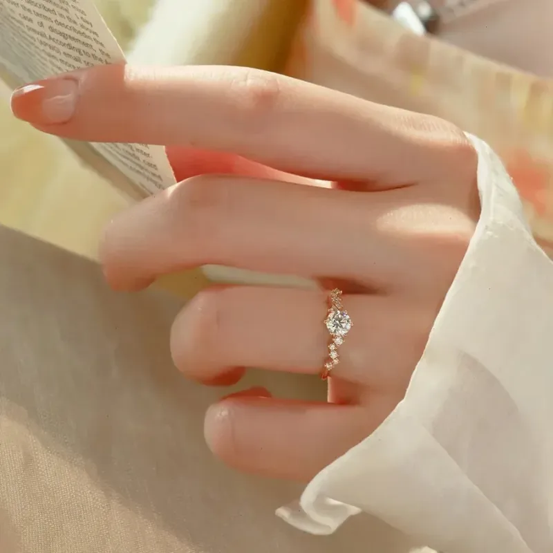 Lagervare koreansk ny til kvinder Instagram lille design udsøgt alsidig pegefingerring super funklende zirkonringe gave_voghion.com