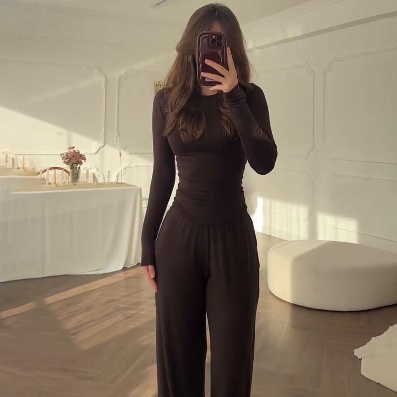 Kadın Geniş Paça Pantolon Takımı - İş ve Günlük Kullanım İçin Şık Yuvarlak Yaka Üst ve Dökümlü Pantolon_voghion.com