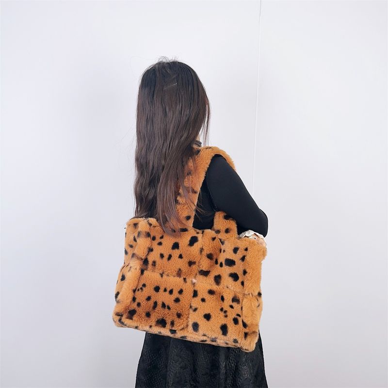 Borsa tote in pelliccia sintetica con stampa leopardata per donna: elegante borsa a tracolla con chiusura magnetica, grande capacità, accessorio alla moda invernale_voghion.com