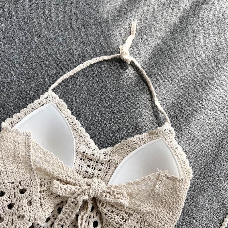 Top corto con spalline sottili e ricamo stile vacanza Beauty Back_voghion.com