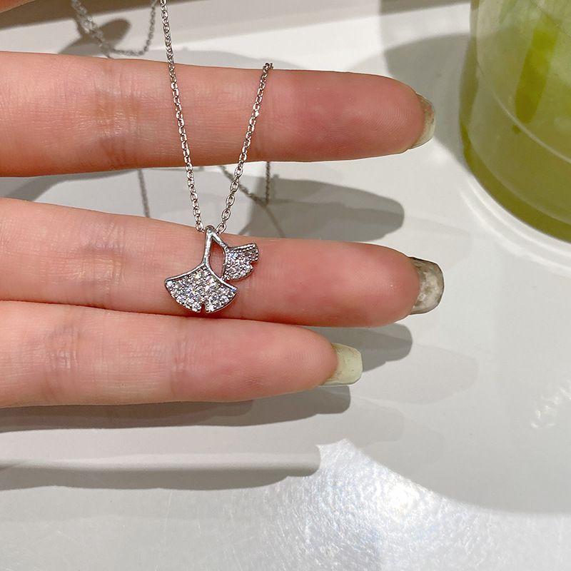 Arany ginkgo levél cirkon vékony nyaklánc női nyári fülke temperamentum kulcscsont lánc érzék fény luxus design nyaklánc_voghion.com