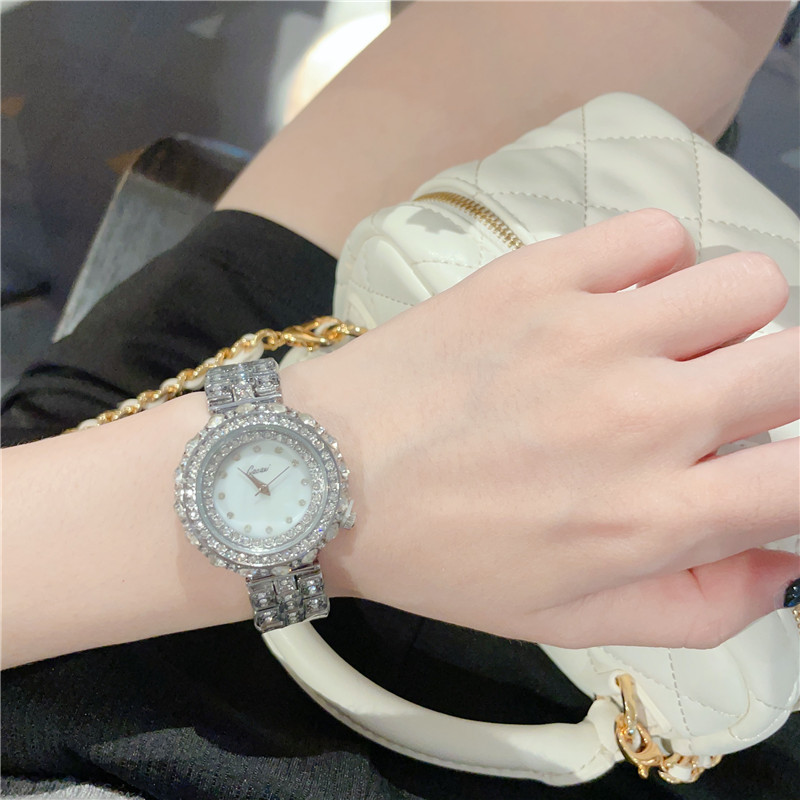 Nuovo orologio al quarzo in madreperla con diamanti pieni di moda da donna di lusso_voghion.com