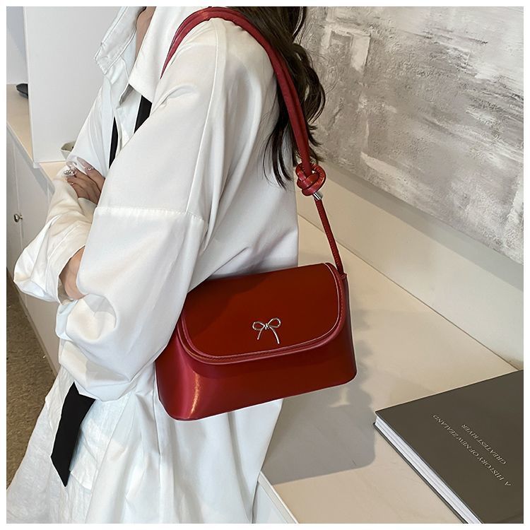 Versatile sotto le ascelle estate 2024, nuova moda per le donne, la popolare borsa a tracolla monospalla di quest'anno con un bastone_voghion.com