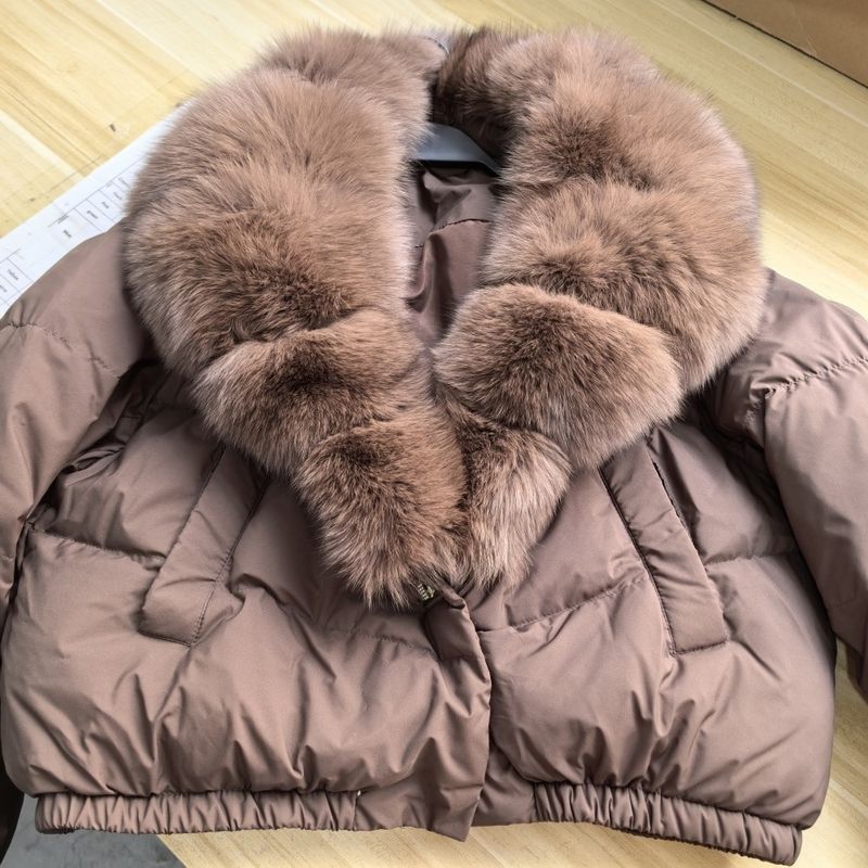 Piumino corto da donna con collo oversize in pelliccia di volpe - Cappotto invernale alla moda con piumino d'anatra bianca, pelliccia staccabile, vestibilità ampia, vari colori_voghion.com