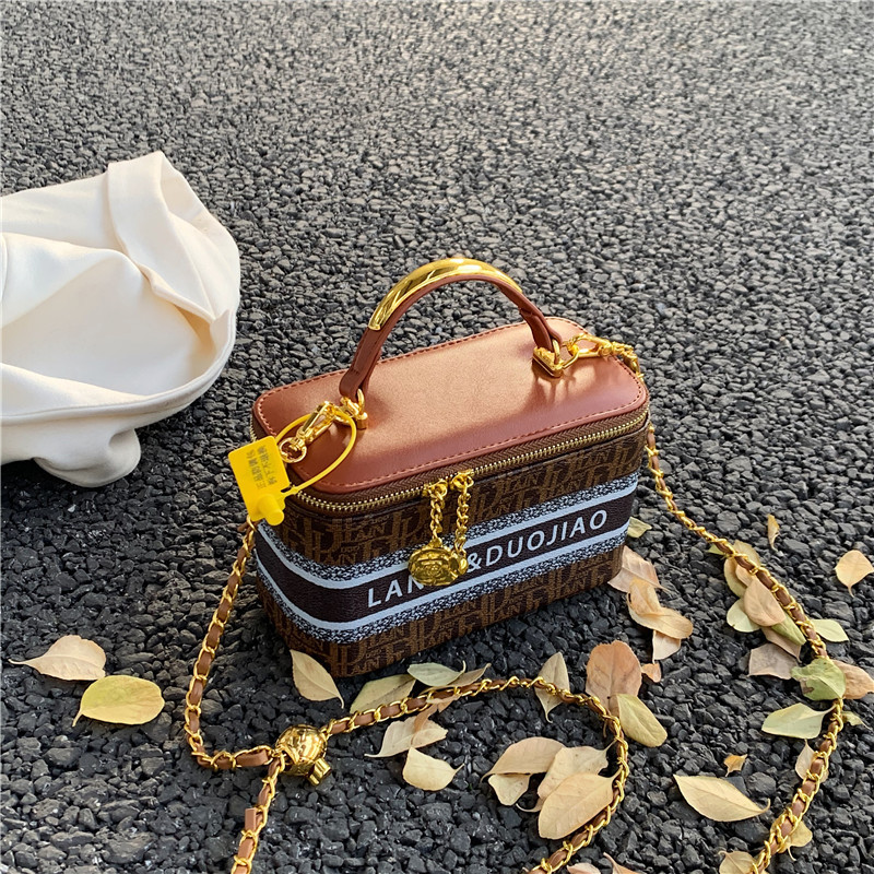 Hochwertige und Nischen-Designer-Box mit Aufdruck für Damen 2024 Neue Pendlertasche mit einer Schulter und kleiner quadratischer Umhängetasche_voghion.com
