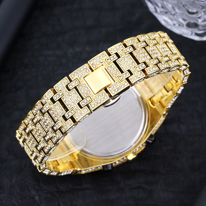 Orologio Hip Hop di lusso da uomo con dettagli in diamanti, cronografo e datario, resistente all'acqua fino a 30 m, movimento al quarzo, cassa in acciaio inossidabile e cinturino in lega._voghion.com