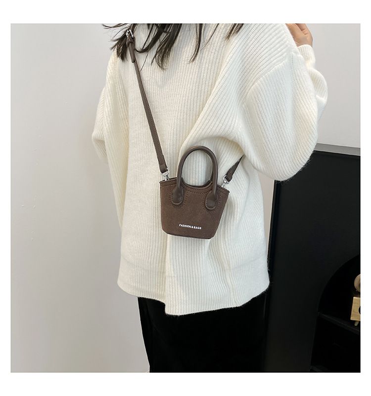 Borsa a secchiello da donna, alla moda, con tracolla monospalla, stile Candy Lover, con rossetto, da portare a spalla, rossa_voghion.com
