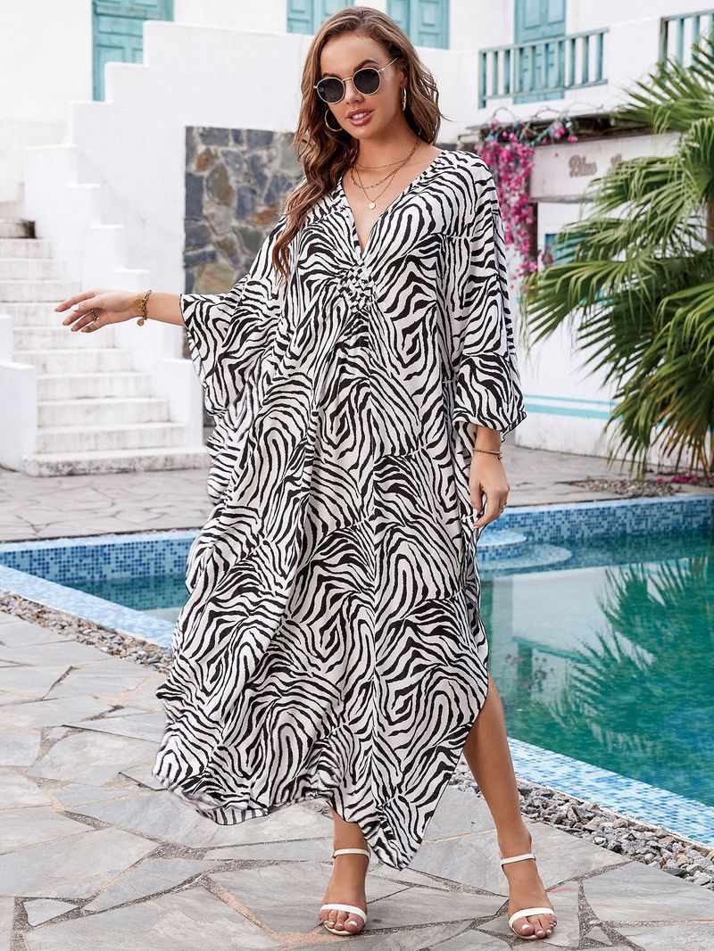 „Strandkleid mit Bohemian-Print – Fließendes langes Kleid für Pool und Urlaub“_voghion.com