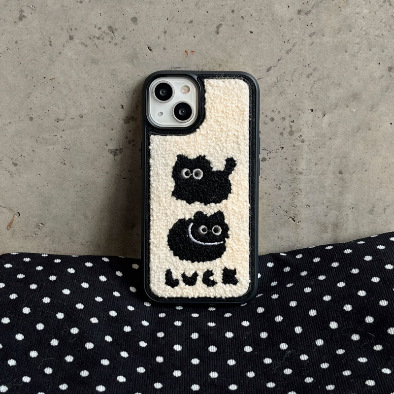 Custodia in peluche con stella ricamata e piccolo gatto nero compatibile con iPhone 15 Pro Max 16, 13, carina, 12, per donne e 14 anni_voghion.com