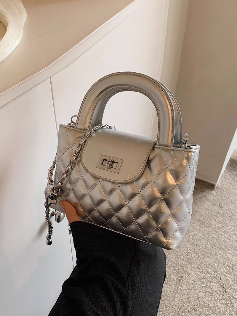 2025 Gesteppte silberne Kettentasche – Trendy Sommer-Crossbody-Tasche für Damen, elegante kleine Schultertasche_voghion.com