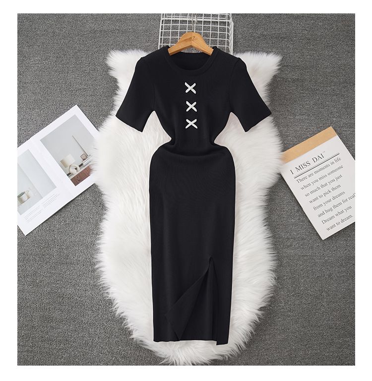 Abbigliamento da donna, nuovo abito in maglia a maniche corte con spacchi, vestibilità attillata, fianchi stretti_voghion.com