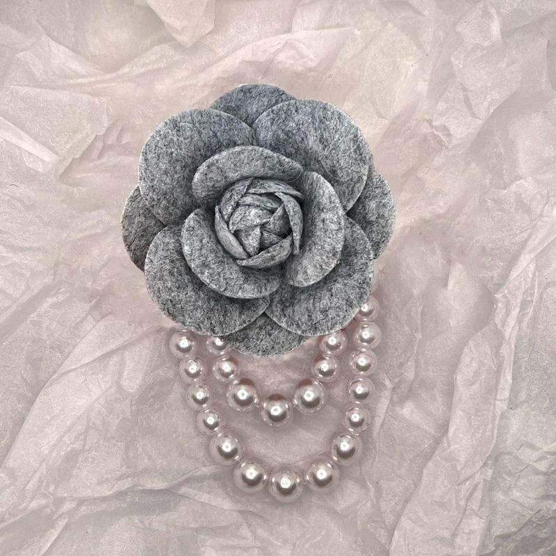 Camellia flower pearl for women's high-end scarves, wedding brooch pins, autumn and winter suit accessories_voghion.com