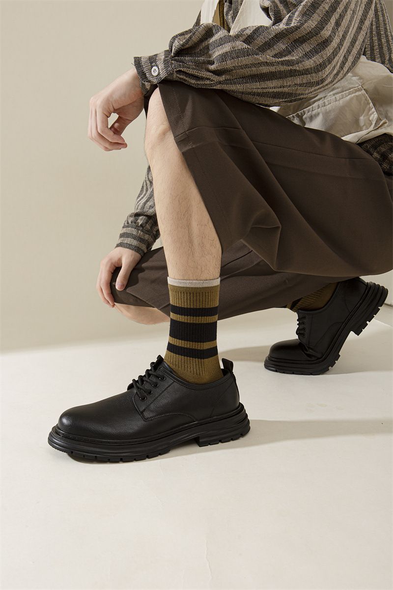 Vidēja garuma zeķes Vīriešu rudens un ziemas kokvilnas zeķes Studentu zilas bumbu sporta zeķes Garas, svītrainas, platas, vienkāršas, modernas, kontrastējošas krāsas_voghion.com