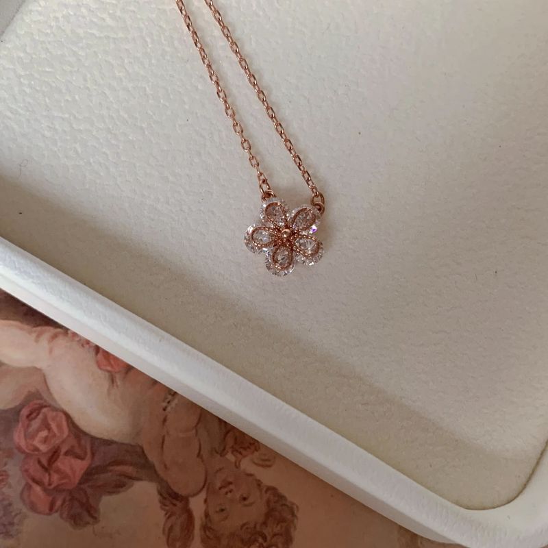Ogrlica z diamantnim cvetjem "Flower Language", lahka luksuzna nišna oblika, verižica za ključnico, preprosta ogrlica z obeskom za temperament_voghion.com