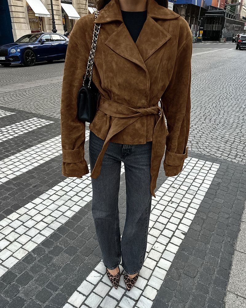 Blazer élégant en daim avec revers crantés et fermeture à double boutonnage – Finition mate douce pour la mode automne/hiver_voghion.com