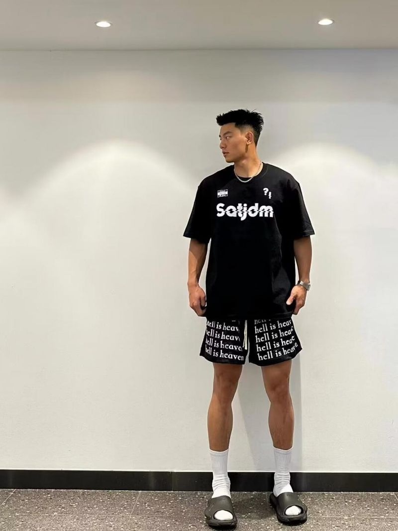 Shorts mit Kordelzug im amerikanischen High-Street-Stil mit Buchstaben-Print, Basketball-Sporthose aus Mesh für den Sommer, lockere, lässige Viertelhose_voghion.com