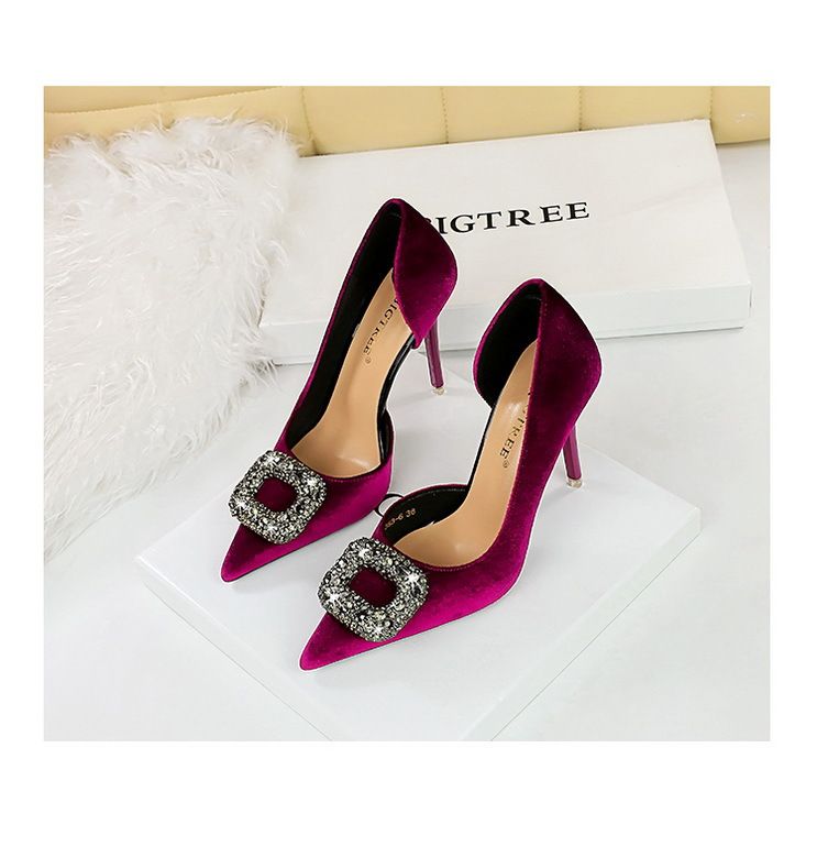 1363-K83 Bankett Dünne Absätze Verdicktes Wildleder Spitz Seitlich Hohl Metall Wasser Diamant Schnalle Ultra High Heel Einzelschuhe_voghion.com