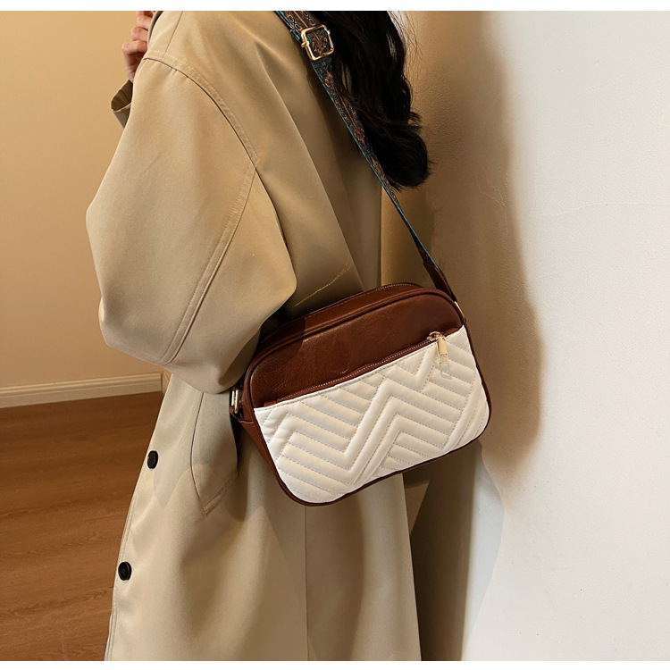 2023 Új Női Táska Koreai Kiadású Divatos Kameratáska Kontrasztos Színű Egyoldalas Válltáska Egyszerű Széles Vállpántos Crossbody Táska_voghion.com
