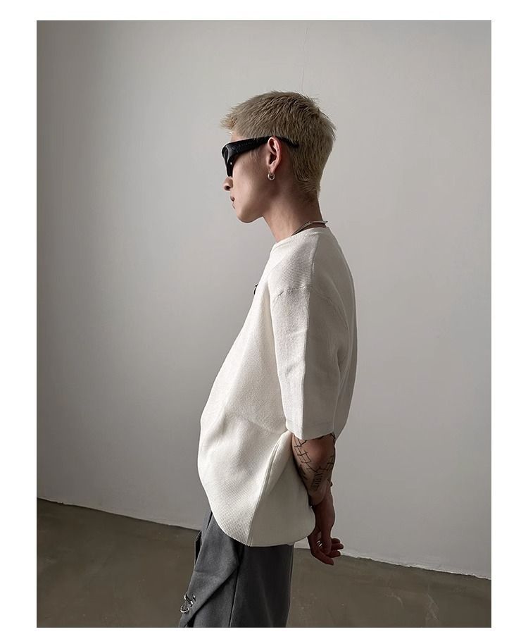 Maglietta estiva da uomo con fibbia in pelle, scollo a V, maglia sottile a maniche corte, di nicchia e alla moda._voghion.com